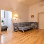 The Nest Of Carriao Street