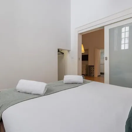 The Nest Of Carriao Street Lissabon
